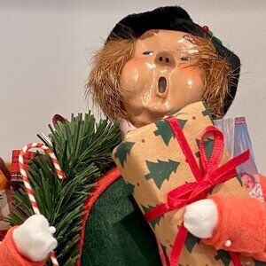 Byers' Choice Favorite Unlce with gifts